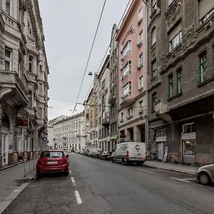Downtown Charm In Apartamento Budapest