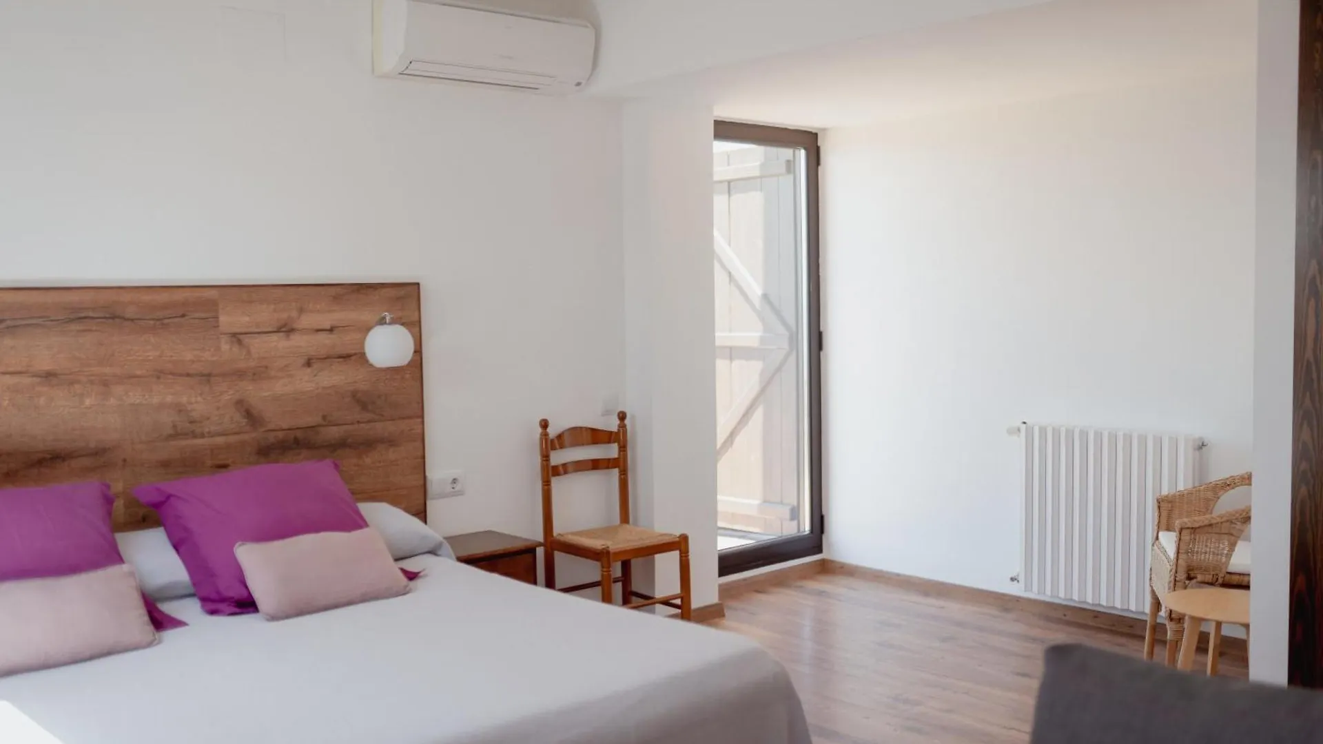 Country house Cal Portale - Casa De Pages Guest House Claverol